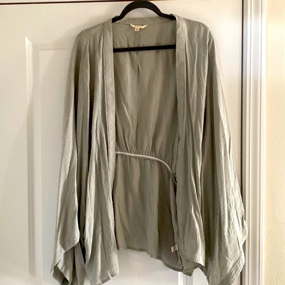 Flowy cardigan with embroidered detail